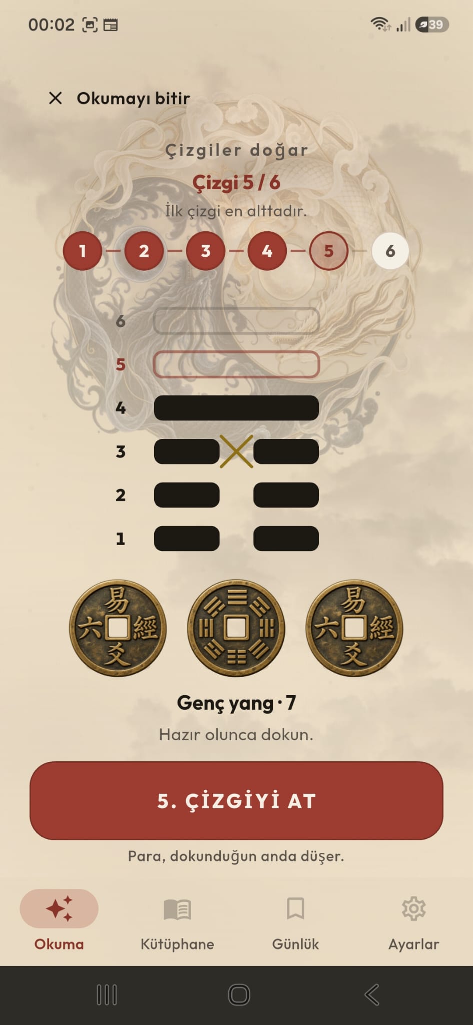 I Ching atış ritüeli: altı çizgiden beşi mühürlenmiş, üç klasik para ve 5. çizgiyi at düğmesi.
